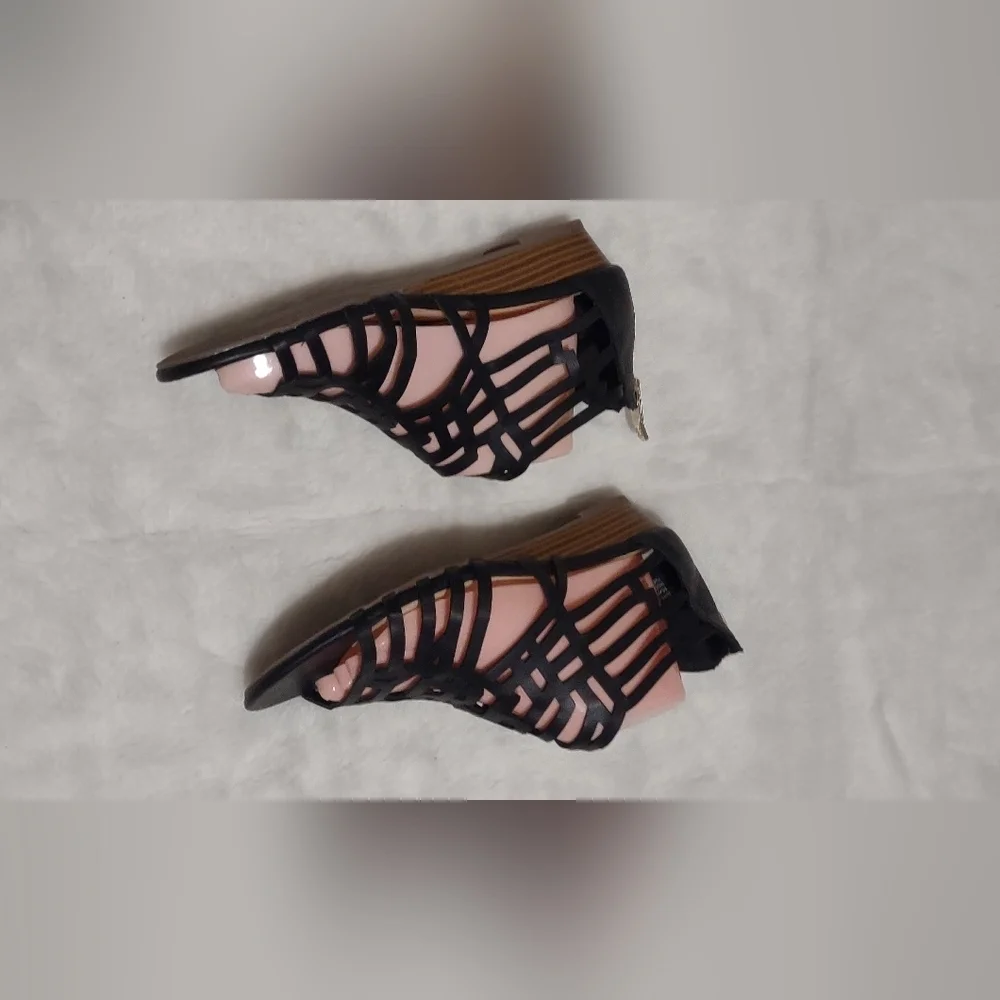 Liz Claiborne Black Strappy Sandals